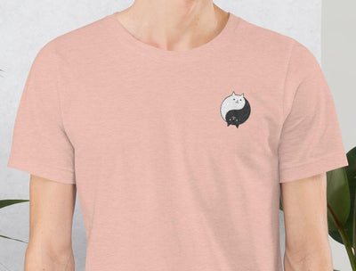 Brodeerattu Yin n' Yang Kisu T-Paita